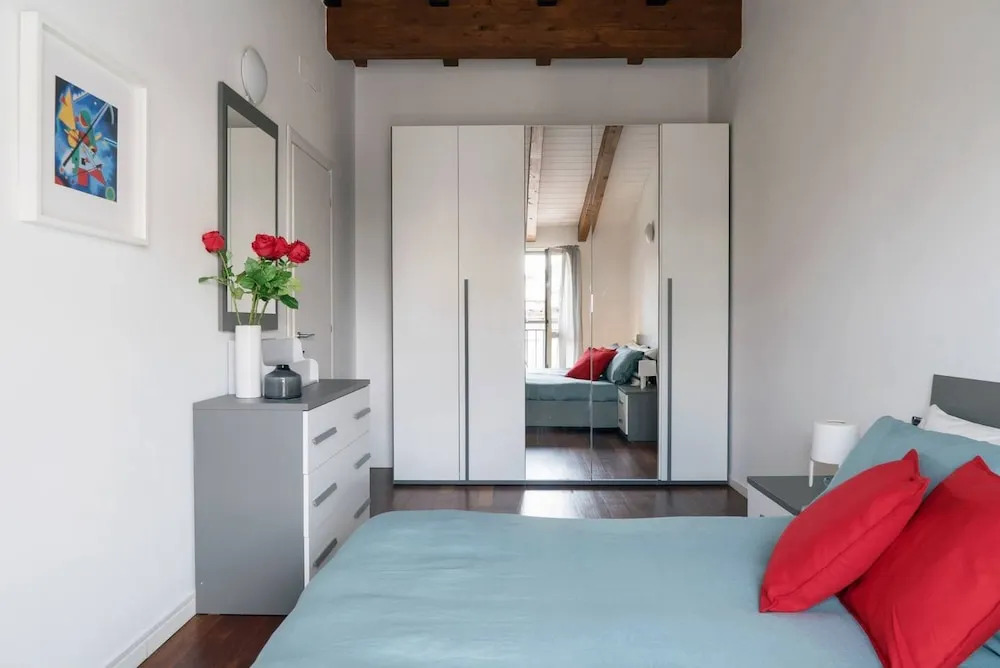 Large apartment in Milan center