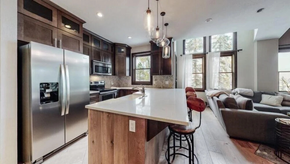 Premier Ski in, Ski-out 2 Bedroom Condo With Spectacular Views, Heated Outdoor Pool and Hot Tub, Short Walk to Village