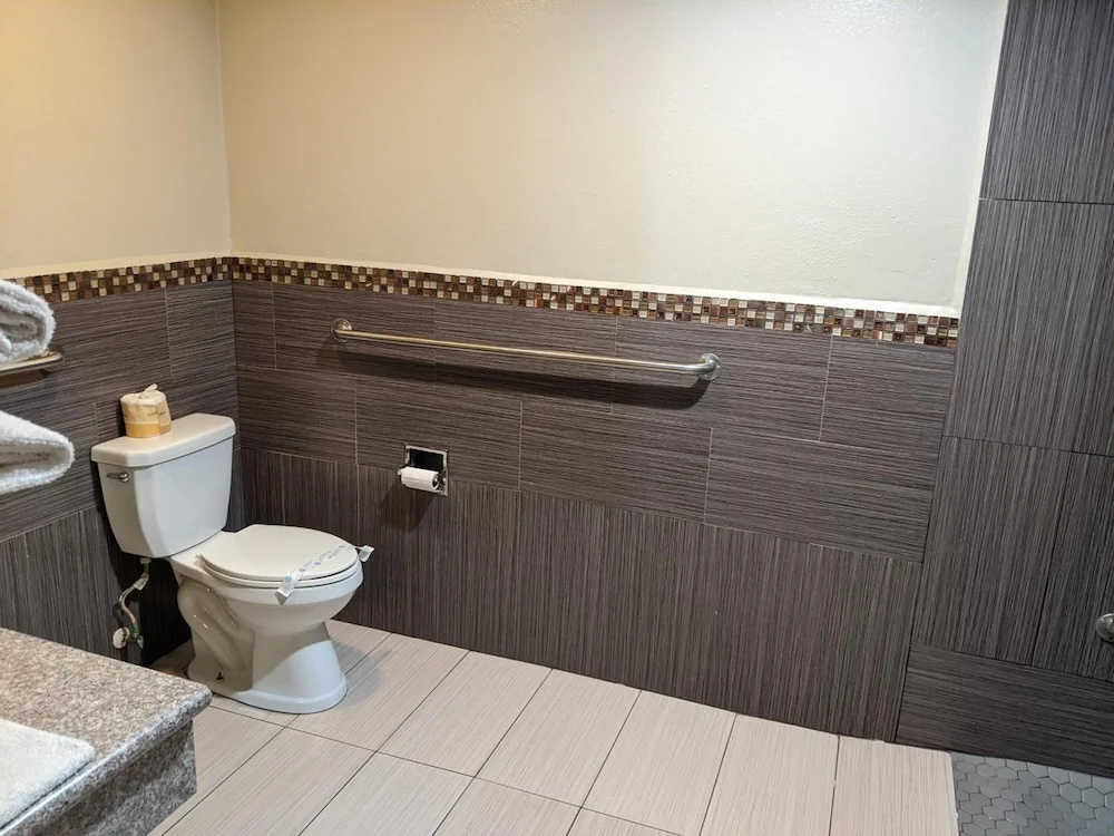 Passport Inn & Suites Corona Hotel