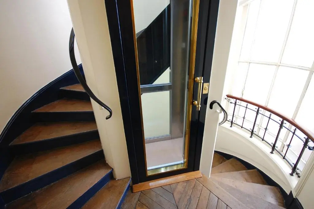 Two-Bedroom Apartment Champs-Elysées