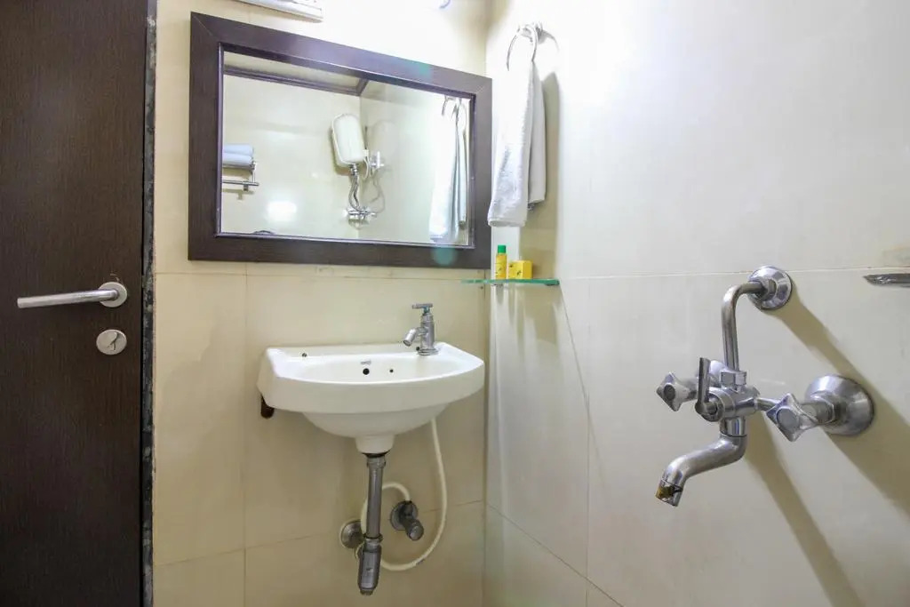FabHotel Midaas Comforts