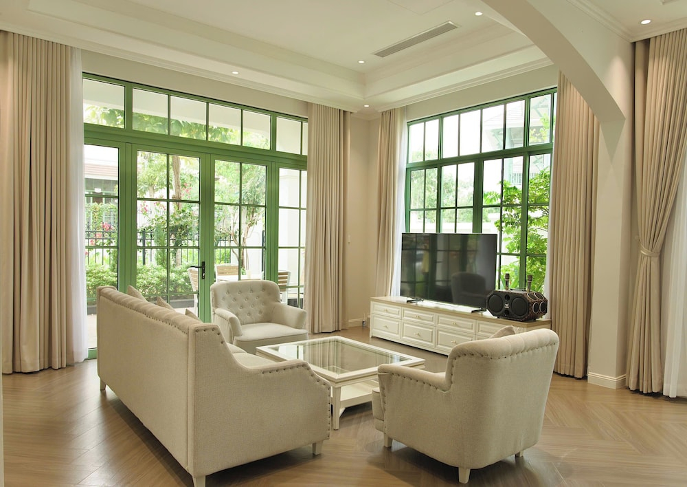 V120 The Signature Tropical Villa