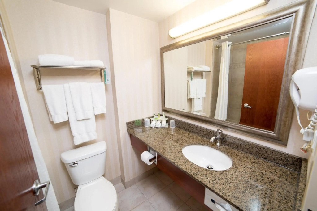 Holiday Inn Express & Suites Drayton Valley by IHG