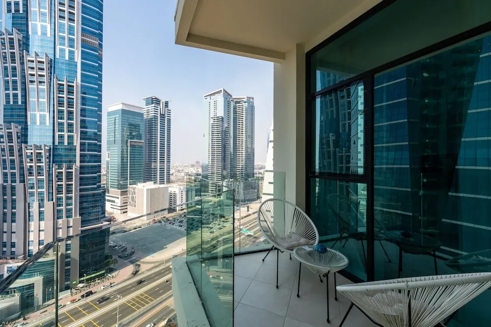 Vibrant 2BR Miami Vibes at Business Bay