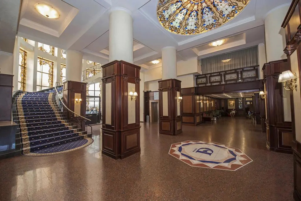 Готель Дніпро Dnipro Hotel