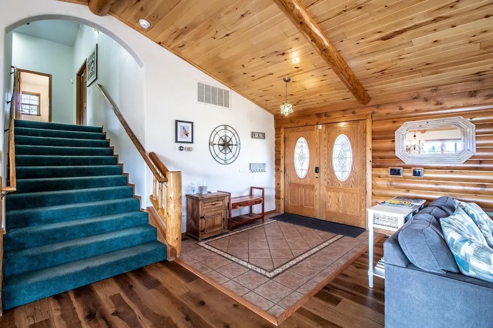 Pet Friendly Large Great Mountain Gathering