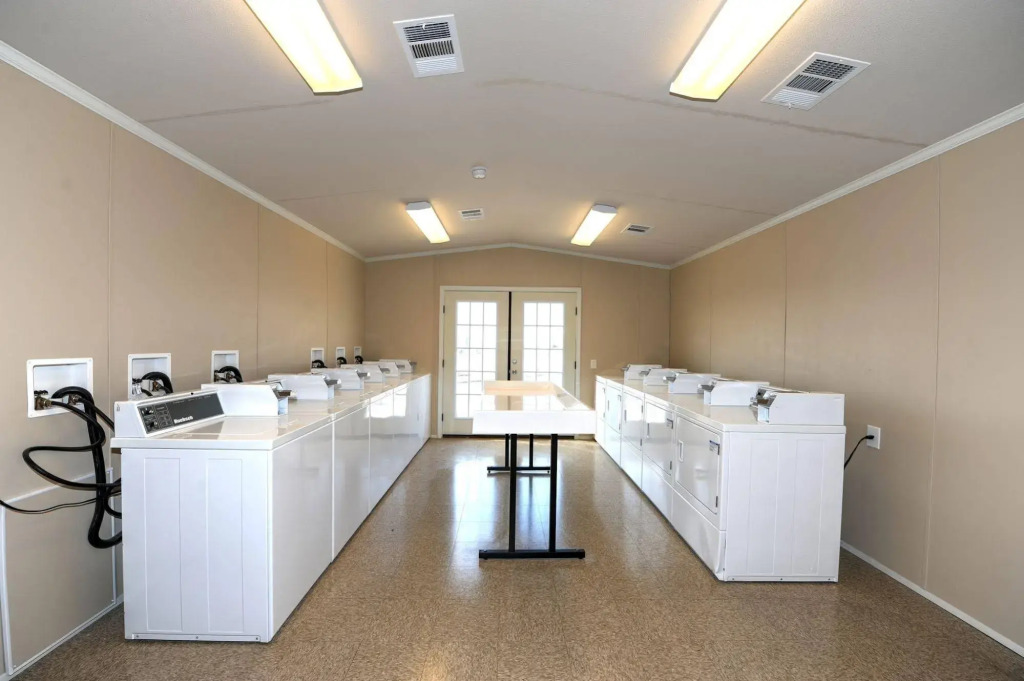 Instalodge Hotel and Suites Karnes City