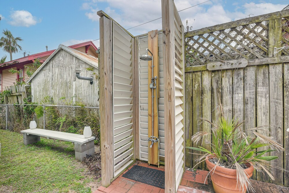 Wellness Suite + Sauna! Galveston Home By Seawall
