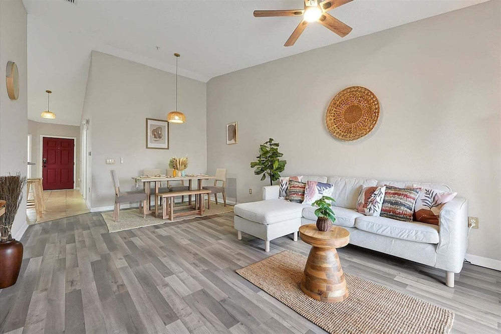 2722 Club Cortile Unit B 3bed