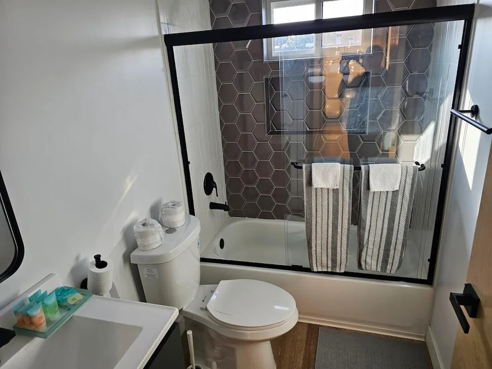 Hollywood Boutique Residences with Free Parking