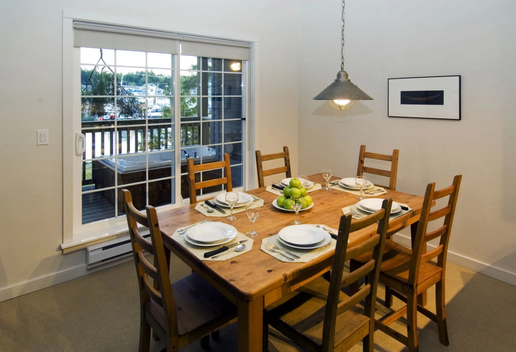 Waters Edge Shoreside Suites