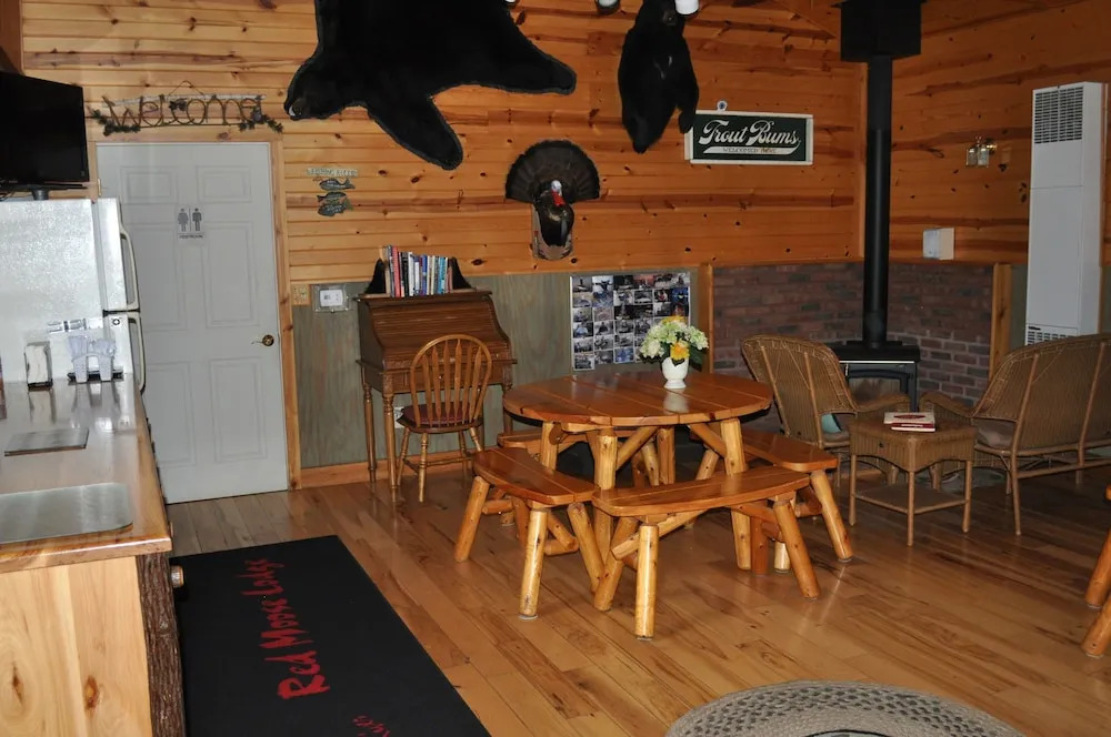 Red Moose Lodge