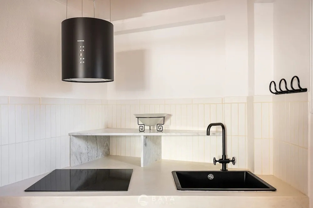 Ca Rouge - Modern Bright 3BR Boutique Retreat in the Heart of Carloforte
