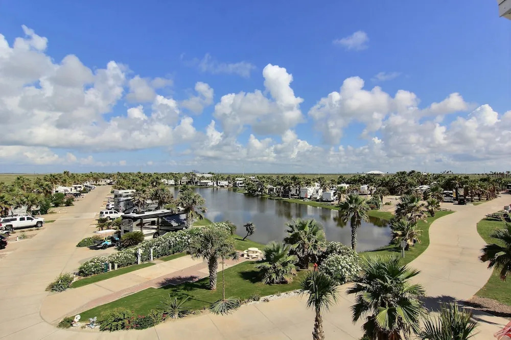 Gulfwaters Beachfront Resort 101/102 - 12 Br Home