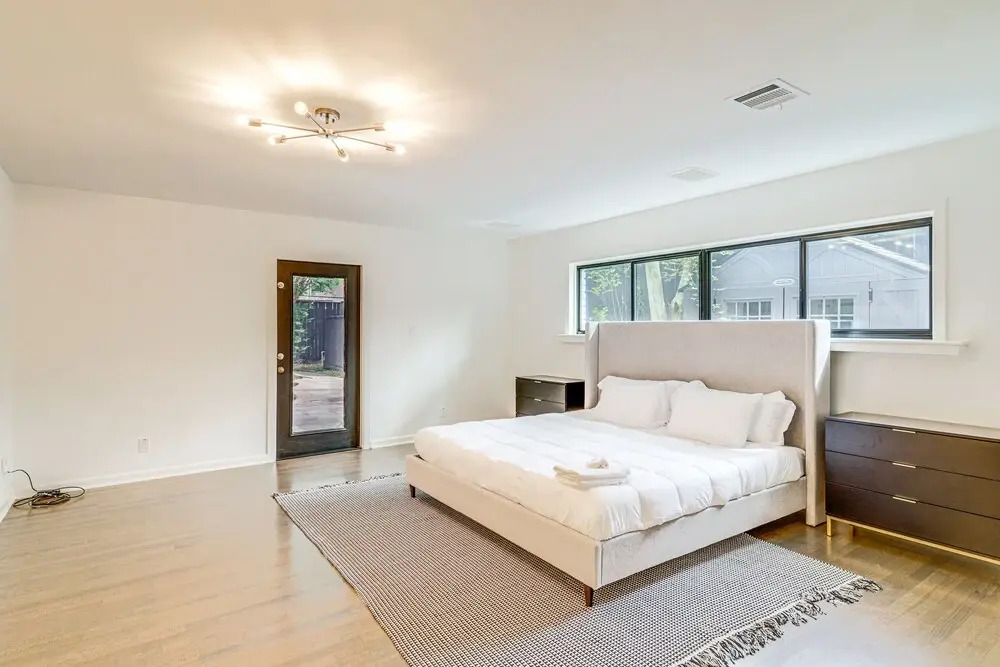 Spacious Houston Home w/ Pool - Near The Galleria!