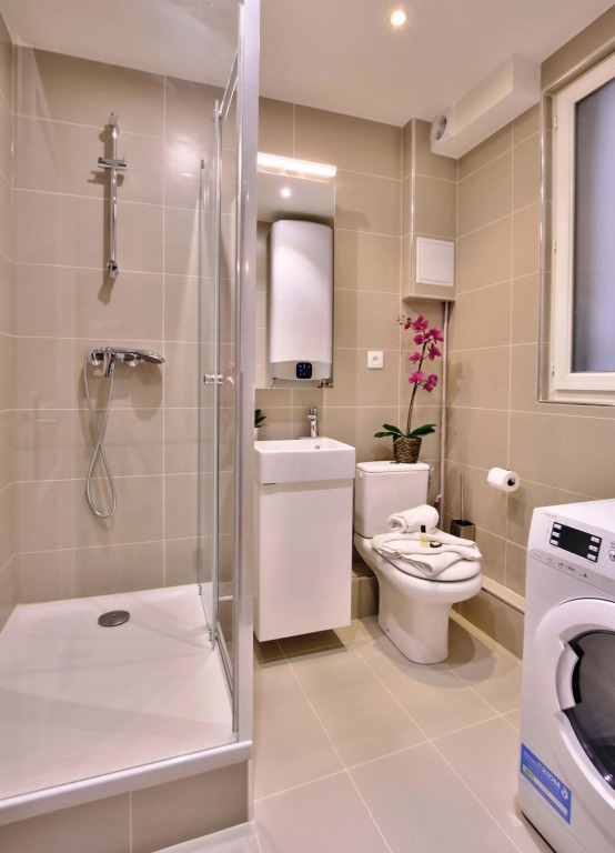 B 832  - Buttes Chaumont - Spacieux appartement