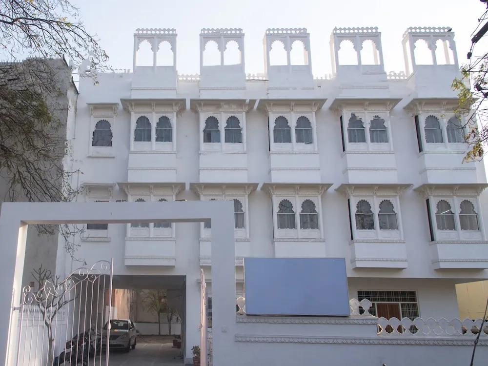 OYO 12131 Vallabh Villas