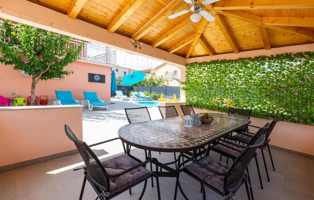 Stunning Apartment in Kastel Novi With 1 Bedrooms, Wifi and Outdoor Swimming Pool