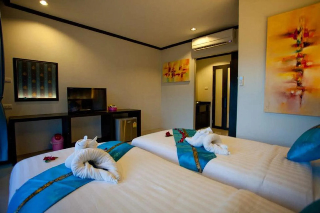 Free Way Kata Beach Hostel