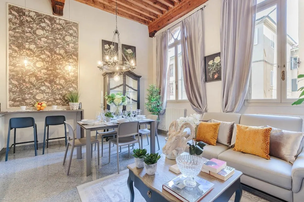 Casa Arias in Lucca With 2 Bedrooms and 1 Bathrooms