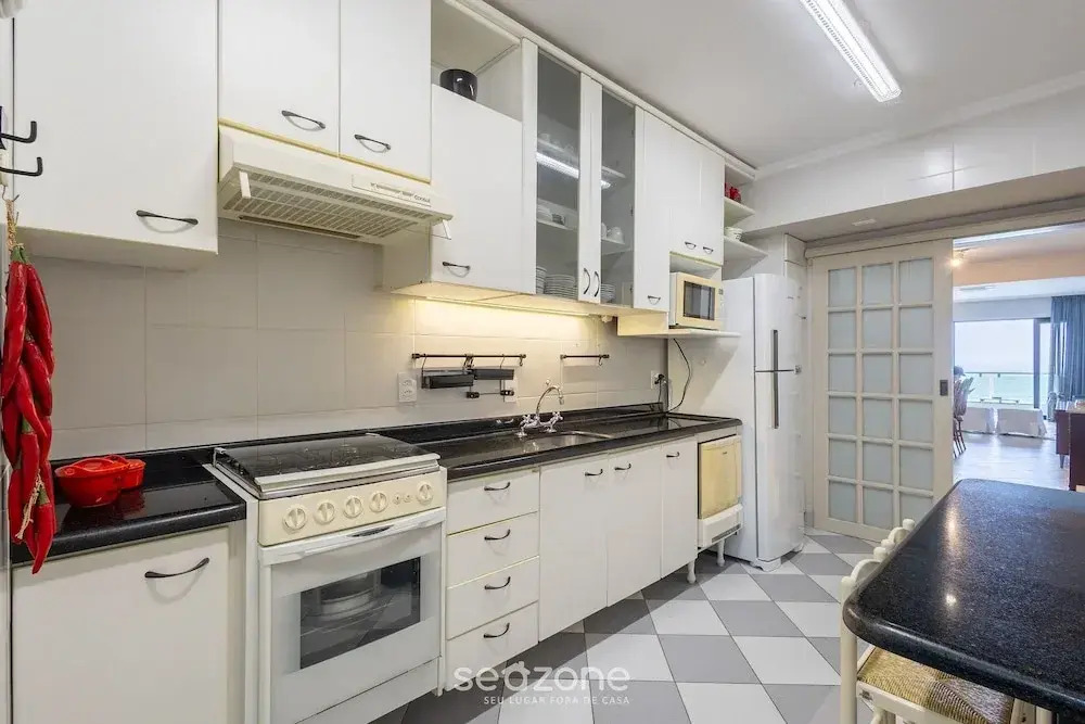 Apt w/ Balcony and Oceanfront View in BC - Ipc0901