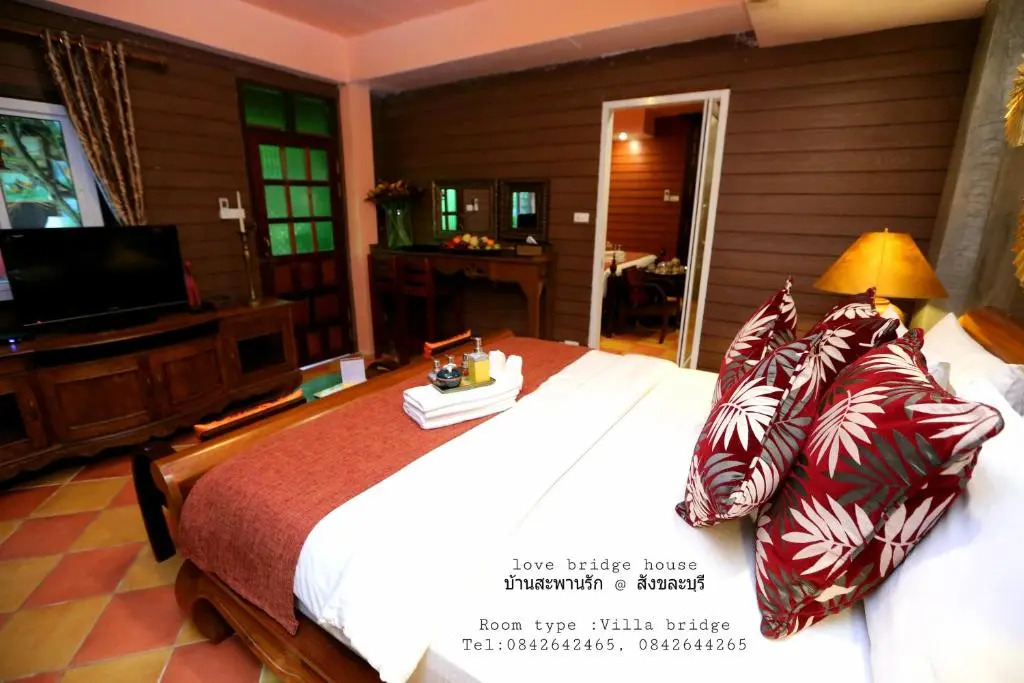 Love Bridge House บ้านสะพานรัก