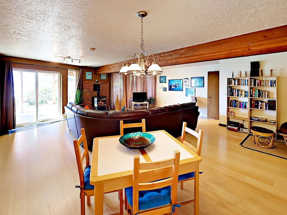 6125 Short Ave House by RedAwning