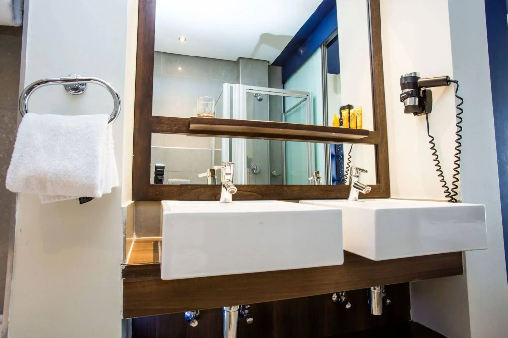 Genesis All-Suite Hotel