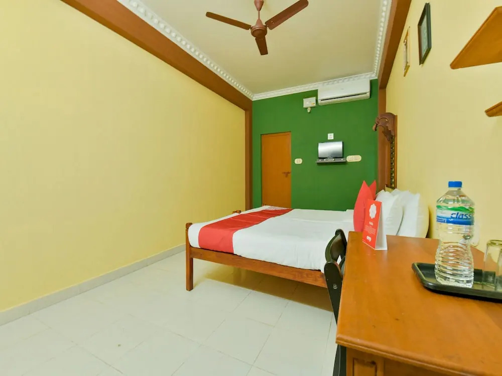 OYO 14342 Happy Rooms