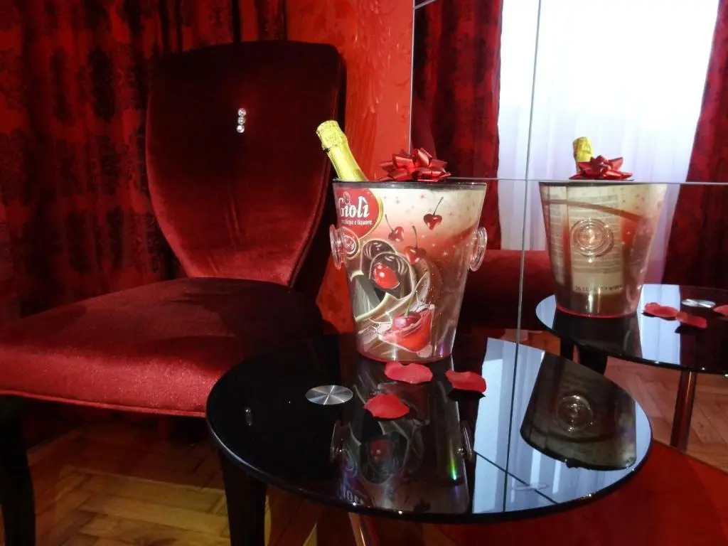 Amour Rouge Suite
