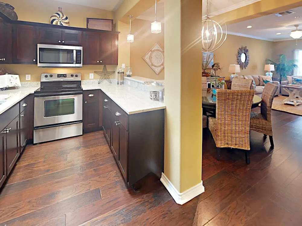 Blondie's Beachhouse - 3 Br Condo
