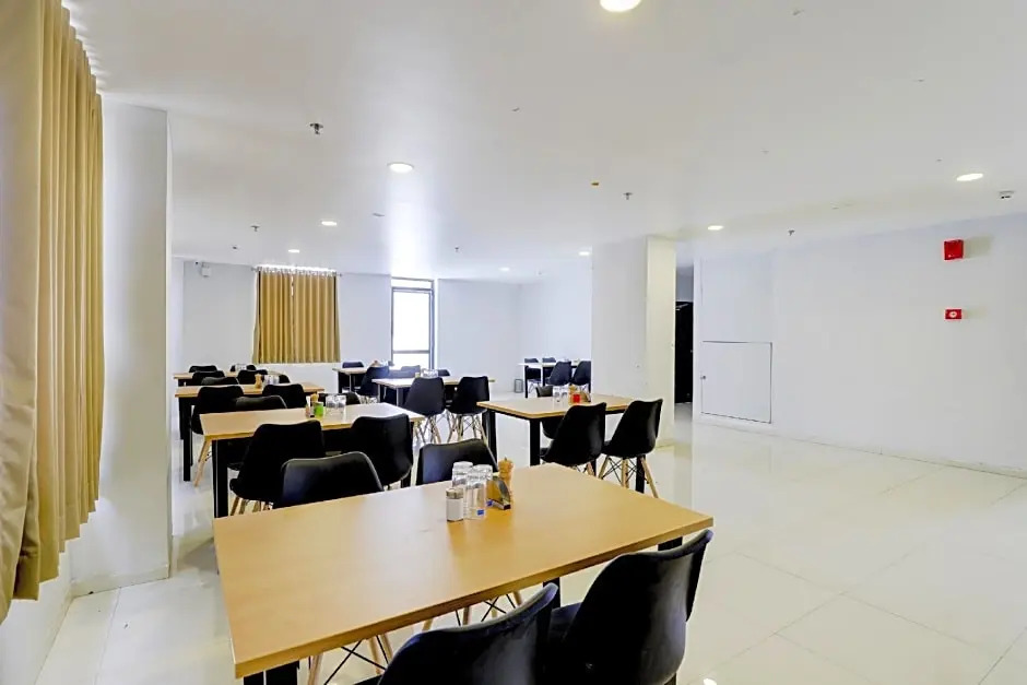OYO SilverKey 80945 Ace Hotel