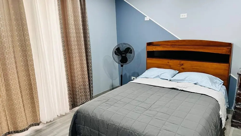 3 bed 2 Bath 15 min From Airport