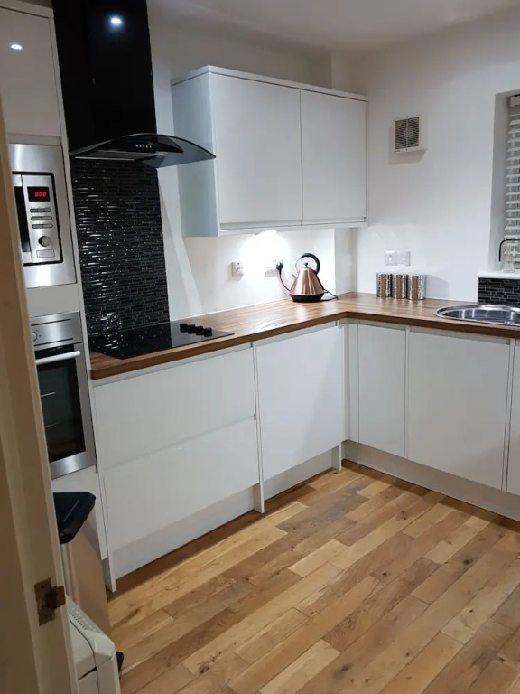 Langley Cottage with patio, spacious rooms - part of Langley Serviced Apartments several properties in Wick