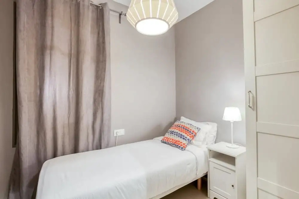 Lovely & Spacious 4bed Sleeps8 in BCN Center