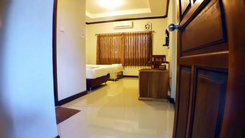 Khum Nakhon Hotel