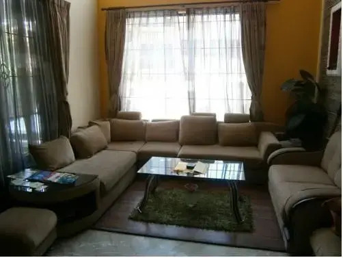 Du Nepal Inn & Lounge