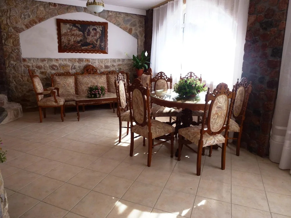Atalos Hotel, Apartments & Suites