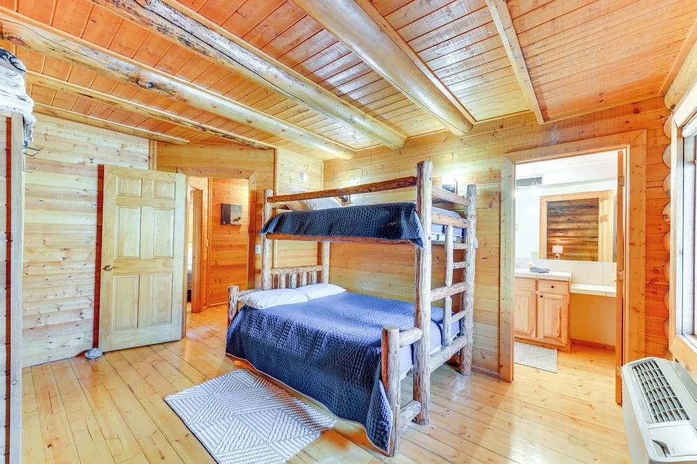 Cozy Mountain Condo Across From Snow King Ski Mtn!
