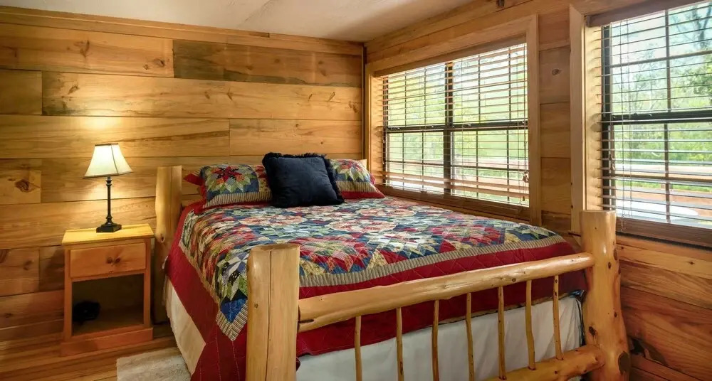 Bear Hollow Cabin With Hot Tub Minutes Away From Beavers Bend State Park and Broken Bow Lake by Redawning