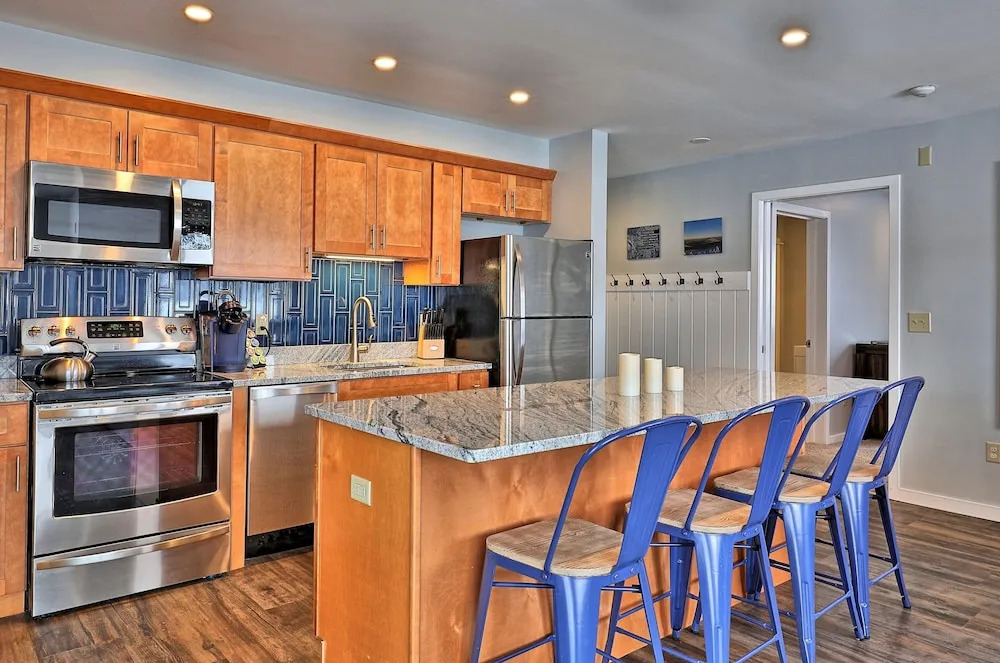The Mountain Suite at Killington: New! Luxury Suite Sleeps 10