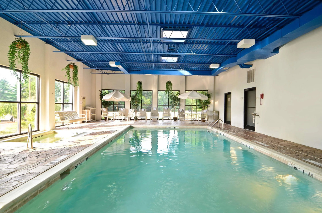 Best Western Louisville East Inn & Suites