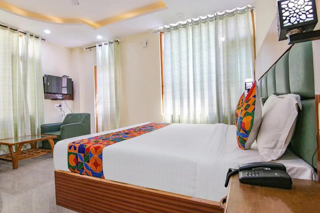 Fabhotel Royal Galaxy