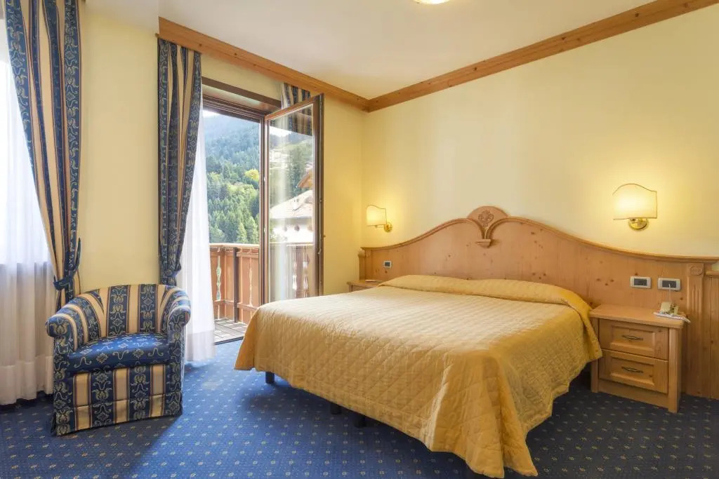 Ariston Lake View Hotel