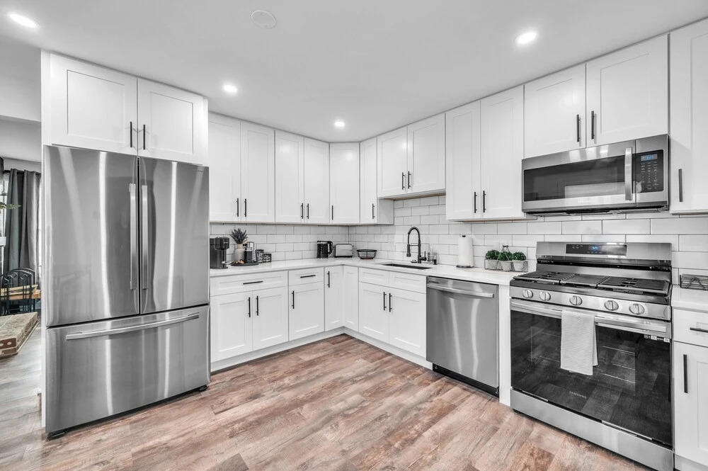 Modern Luxury Amenities Near Woodfield Mall 2 Bedroom Home by RedAwning