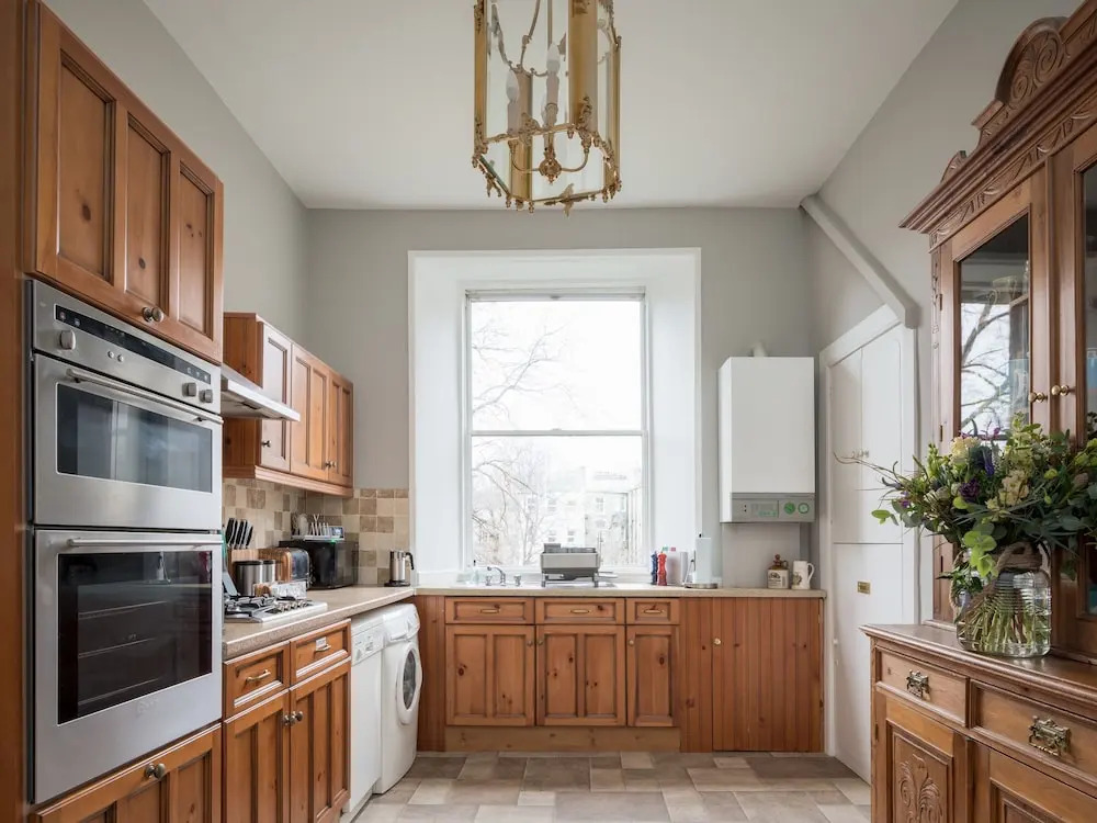 Edinburgh Hillside Apartment