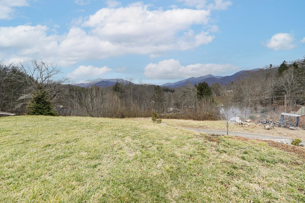 Hot Tub + Blue Ridge Mtn Views: Waynesville Home