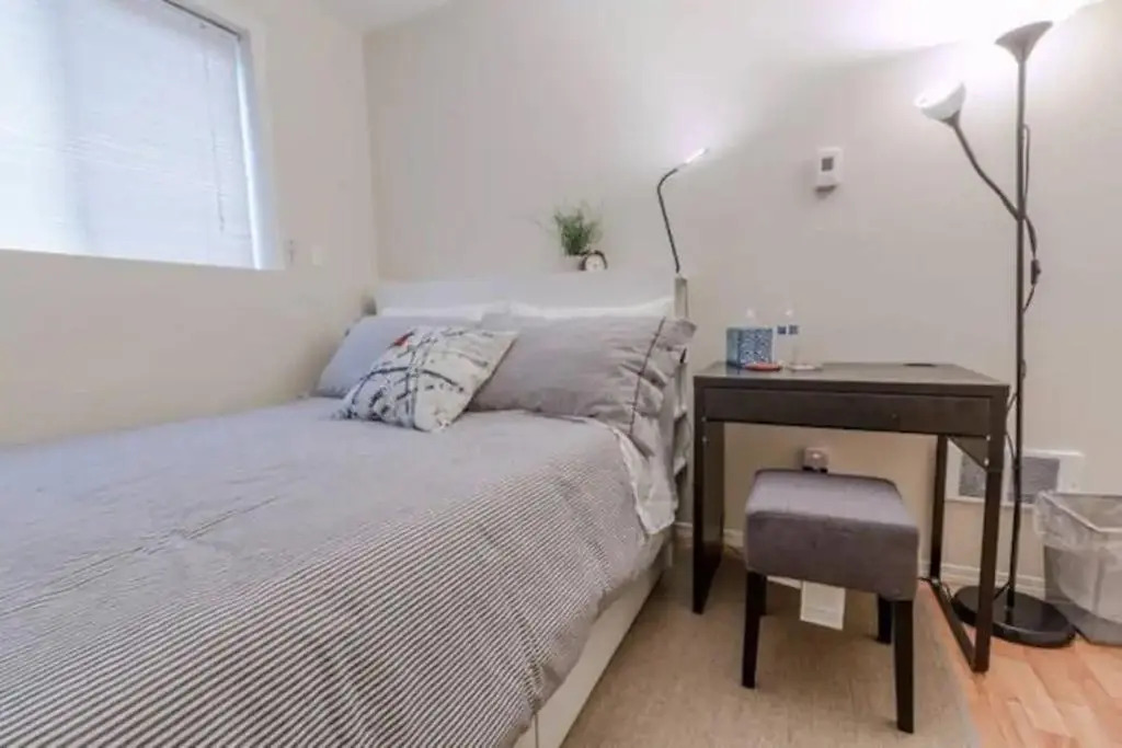Two Bedroom MIL Apartment Close to Airport Link Rail