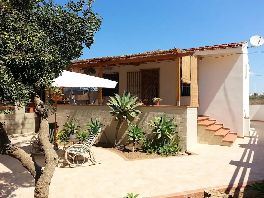 House With 2 Bedrooms in Punta Braccetto, With Furnished Terrace - 500