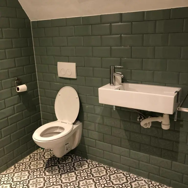 LUXE TOPLOCATIE! Monument hartje centrum Dordrecht, 2 badkamers, 2 keukens, tuintje (10 personen)